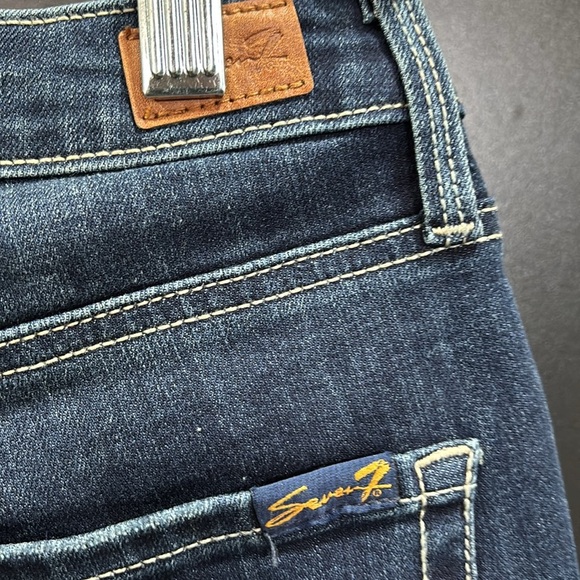 Seven7 Hayden Flare,High Rise,frayed hem,5 Pocket Belt Loop,zipper fly,sewn logo - Picture 5 of 9